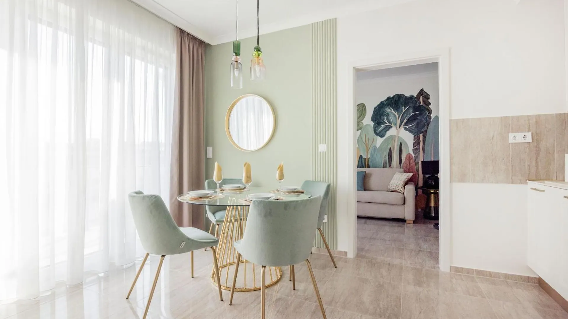 Your Ideal City Escape With Parking Included Budapest 0*,  Hungría