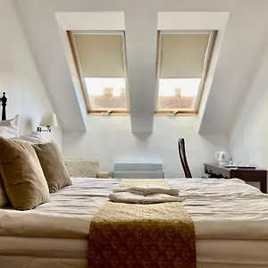 Opera16 Guestrooms Pensionat